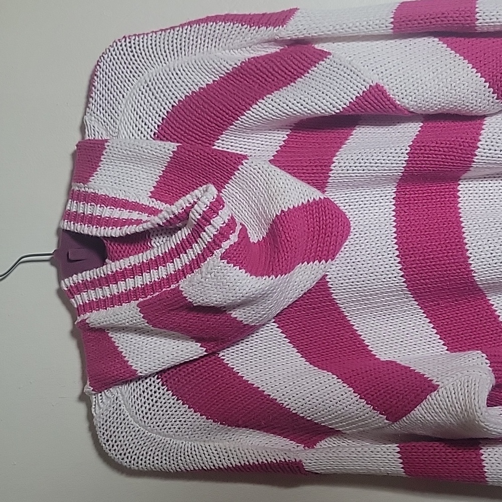 Hooded Sweater - Picture 4 of 4
